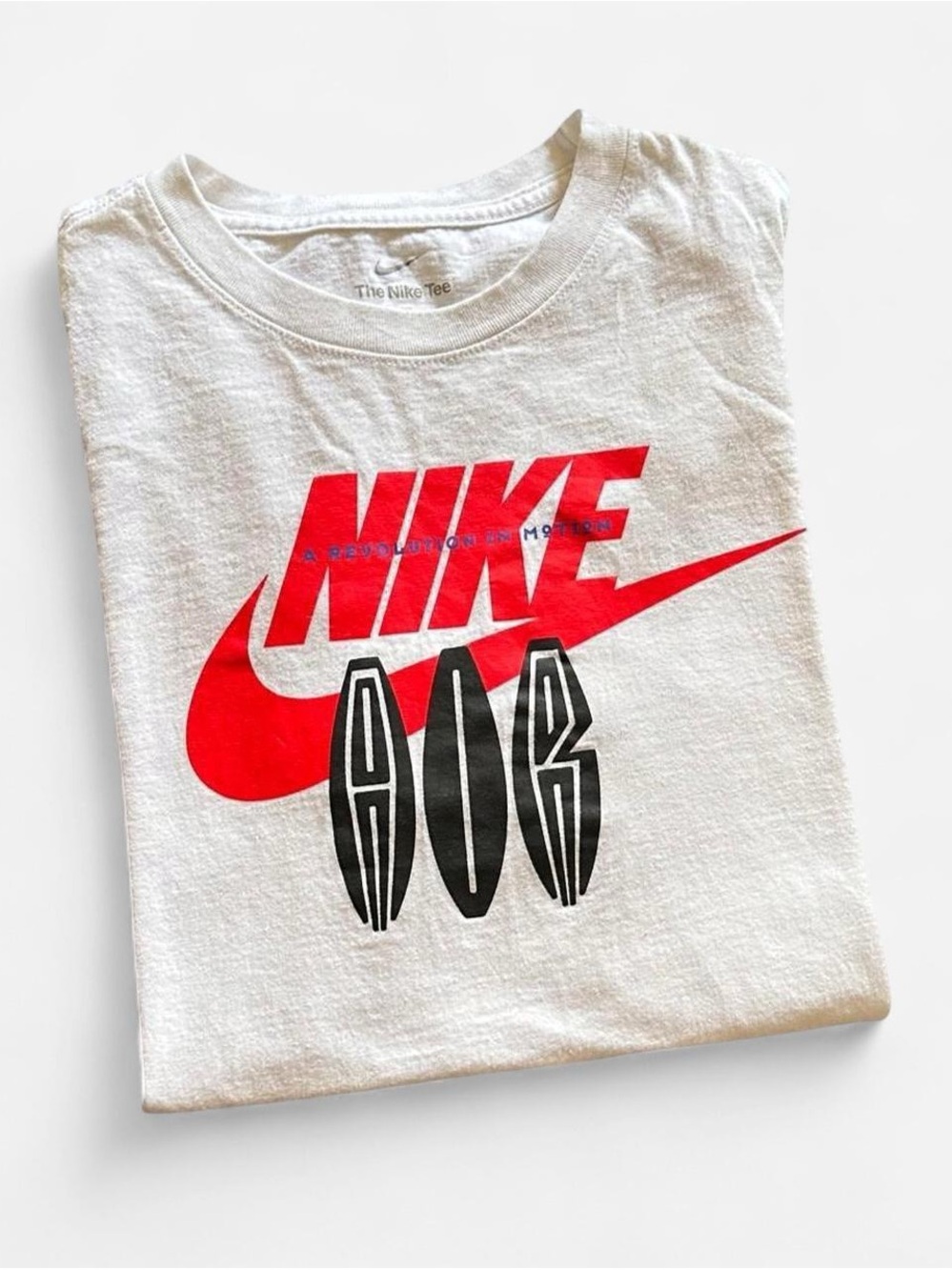 Men’s Nike Air Graphic Tee in White & Red medium
